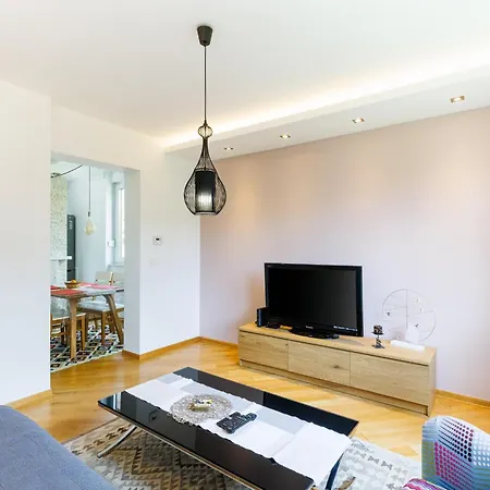 Modern & Fully Equipped Near Bus Station Sarajevo