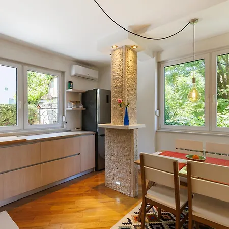 Apartment Modern & Fully Equipped Near Bus Station