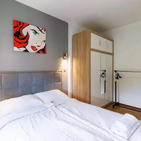 Modern & Fully Equipped Near Bus Station Apartment *