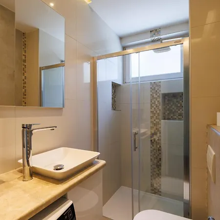 Modern & Fully Equipped Near Bus Station Apartment
