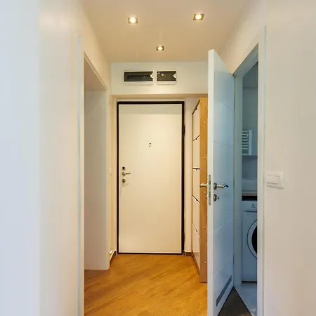 Modern & Fully Equipped Near Bus Station Apartment